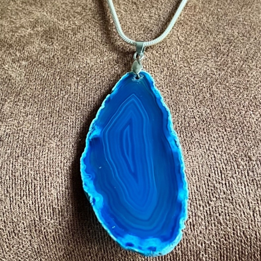 Blue Agate Geode Slice Pendant Necklace Silver Tone Chain 23 Inch Whimsical